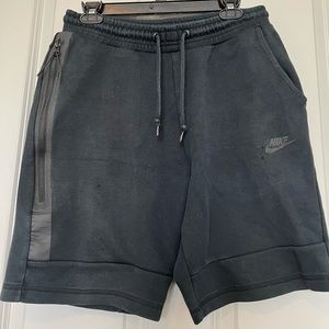 Nike: Medium- Mens Black Fleece Shorts with pockets